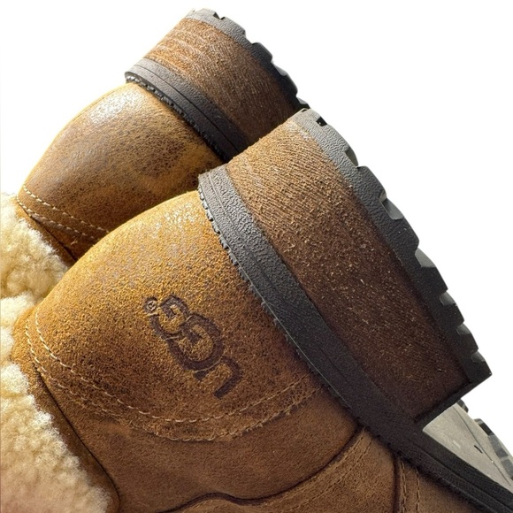 UGG Blayre II leather all weather zip on boots. - Picture 14 of 17